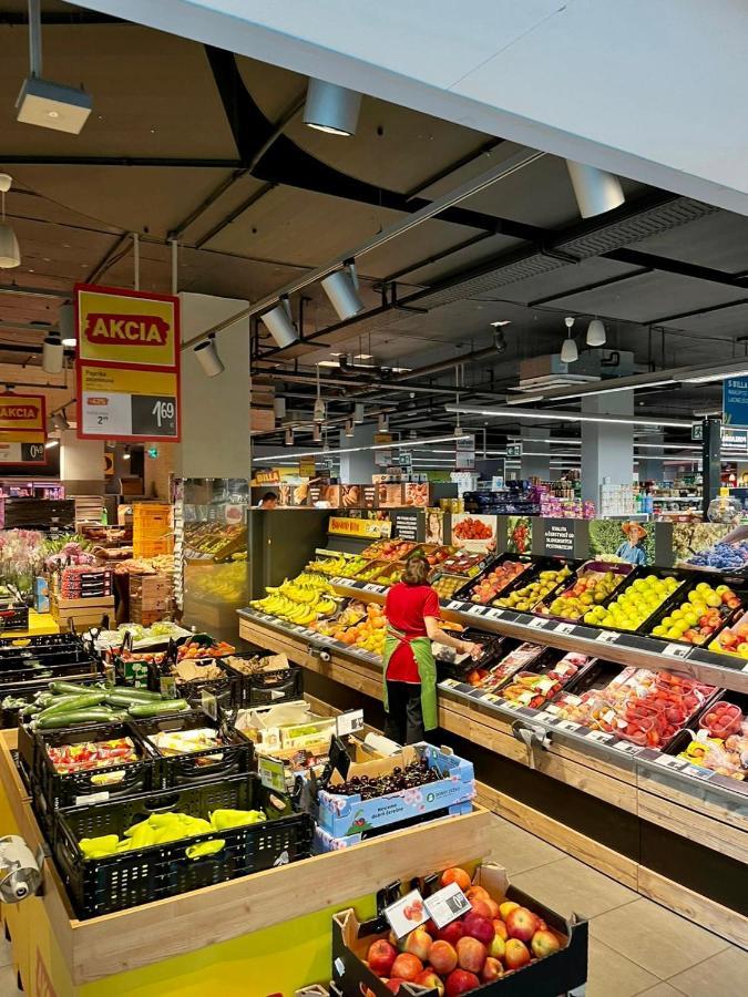 De Luxe 4 May Plaza Братислава Екстериор снимка