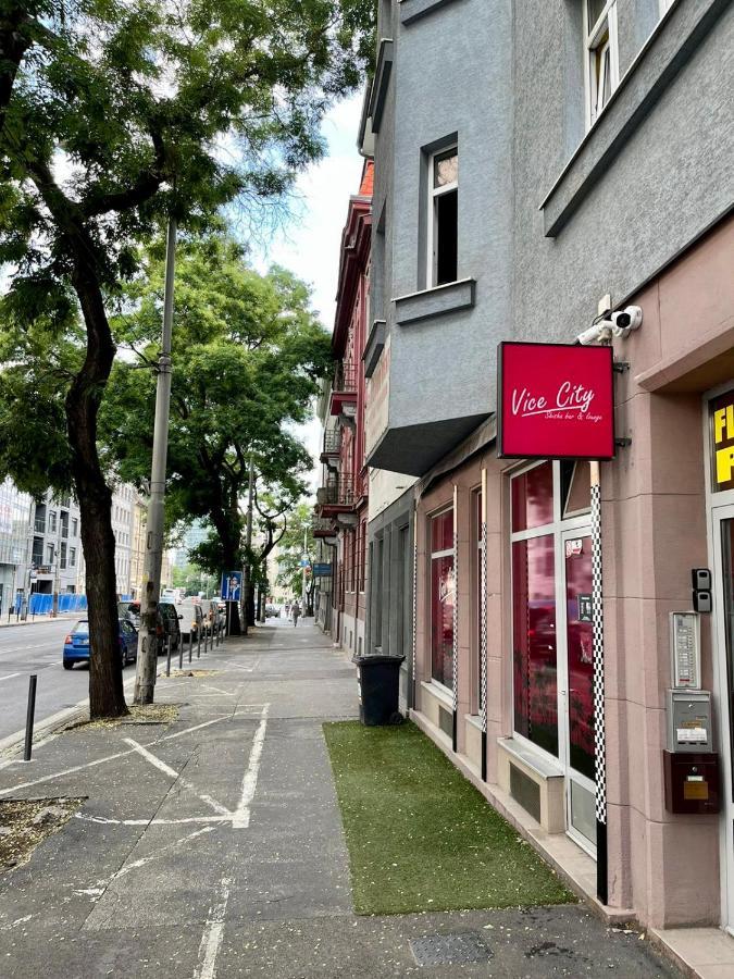 De Luxe 4 May Plaza Братислава Екстериор снимка