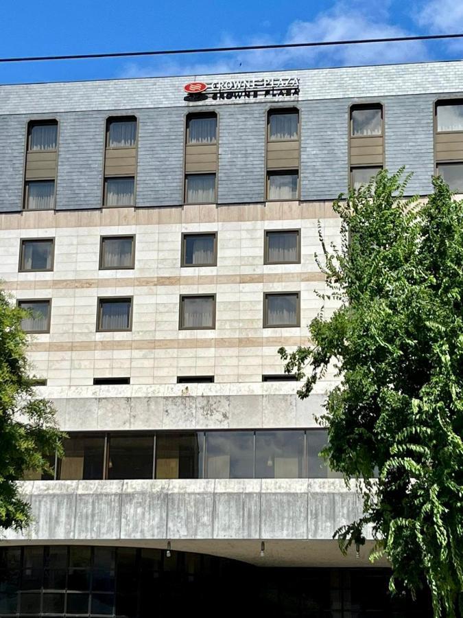 De Luxe 4 May Plaza Братислава Екстериор снимка